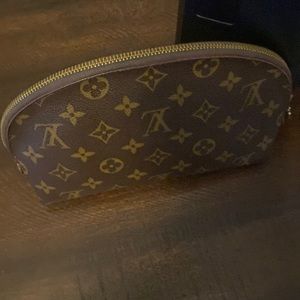 Louis Vuitton Cometic case